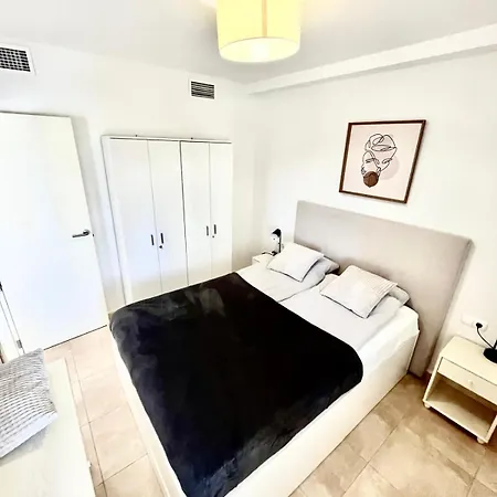 2b - Esmeralda - Pool & Calpe