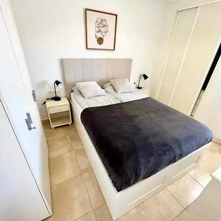 2b - Esmeralda - Pool & Calpe