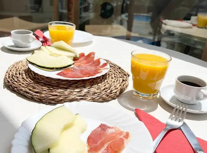 2b - Esmeralda - Pool & Calpe