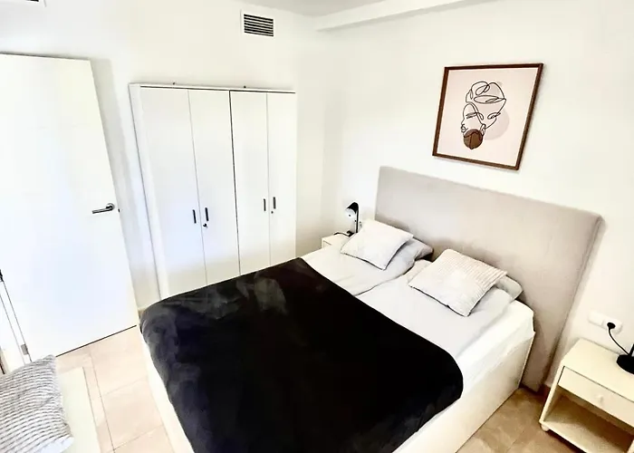 2b - Esmeralda - Pool & Calpe