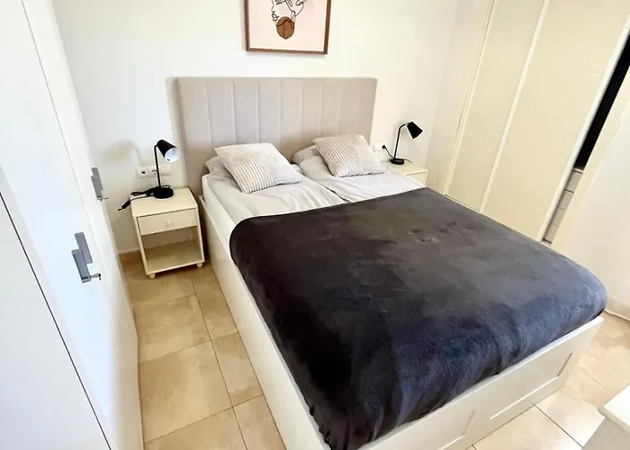 2b - Esmeralda - Pool & Calpe